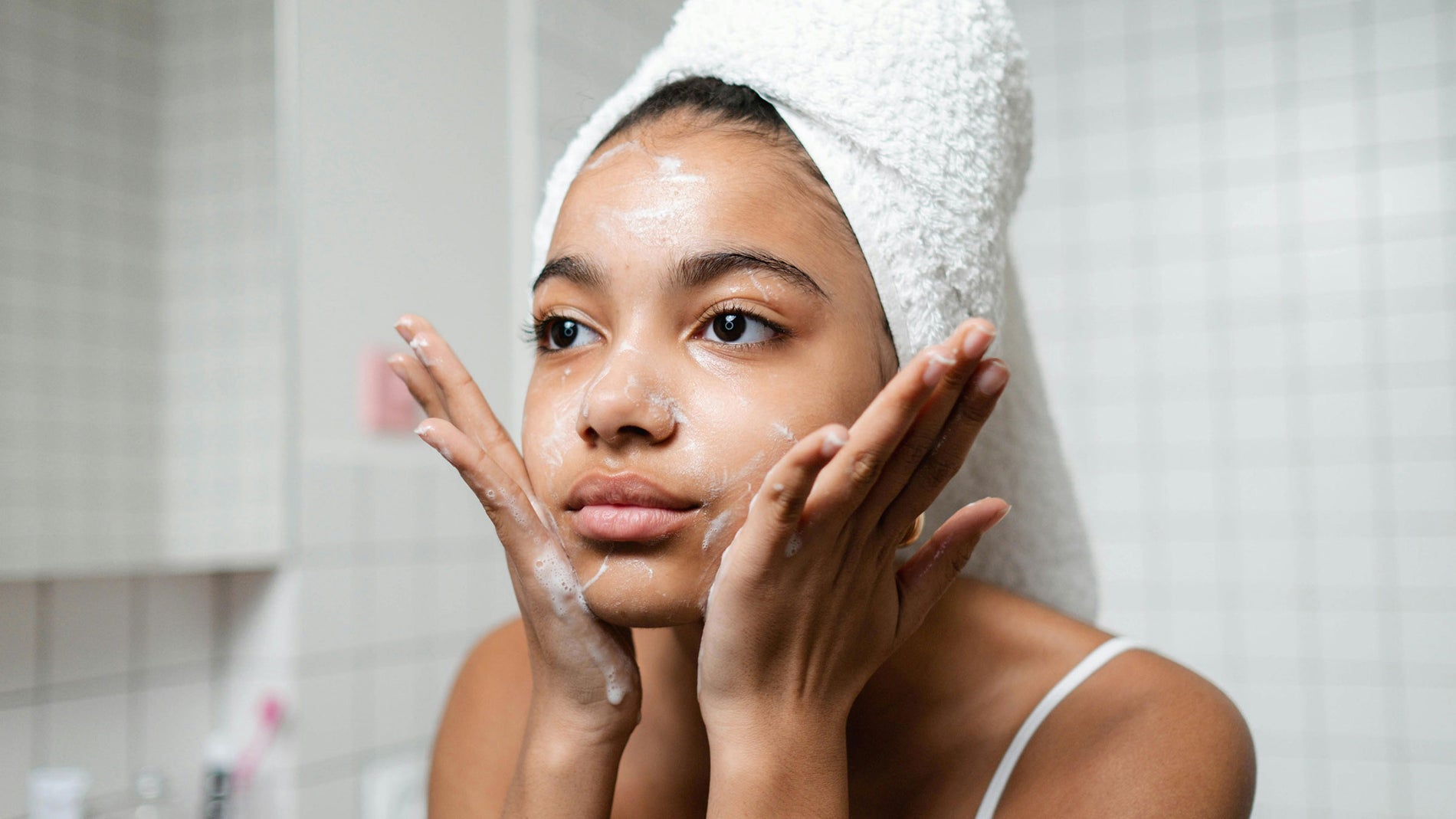 What Should I Put on My Face After Red Light Therapy?