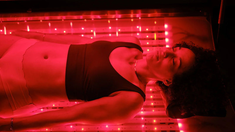 A woman receive red light therapy