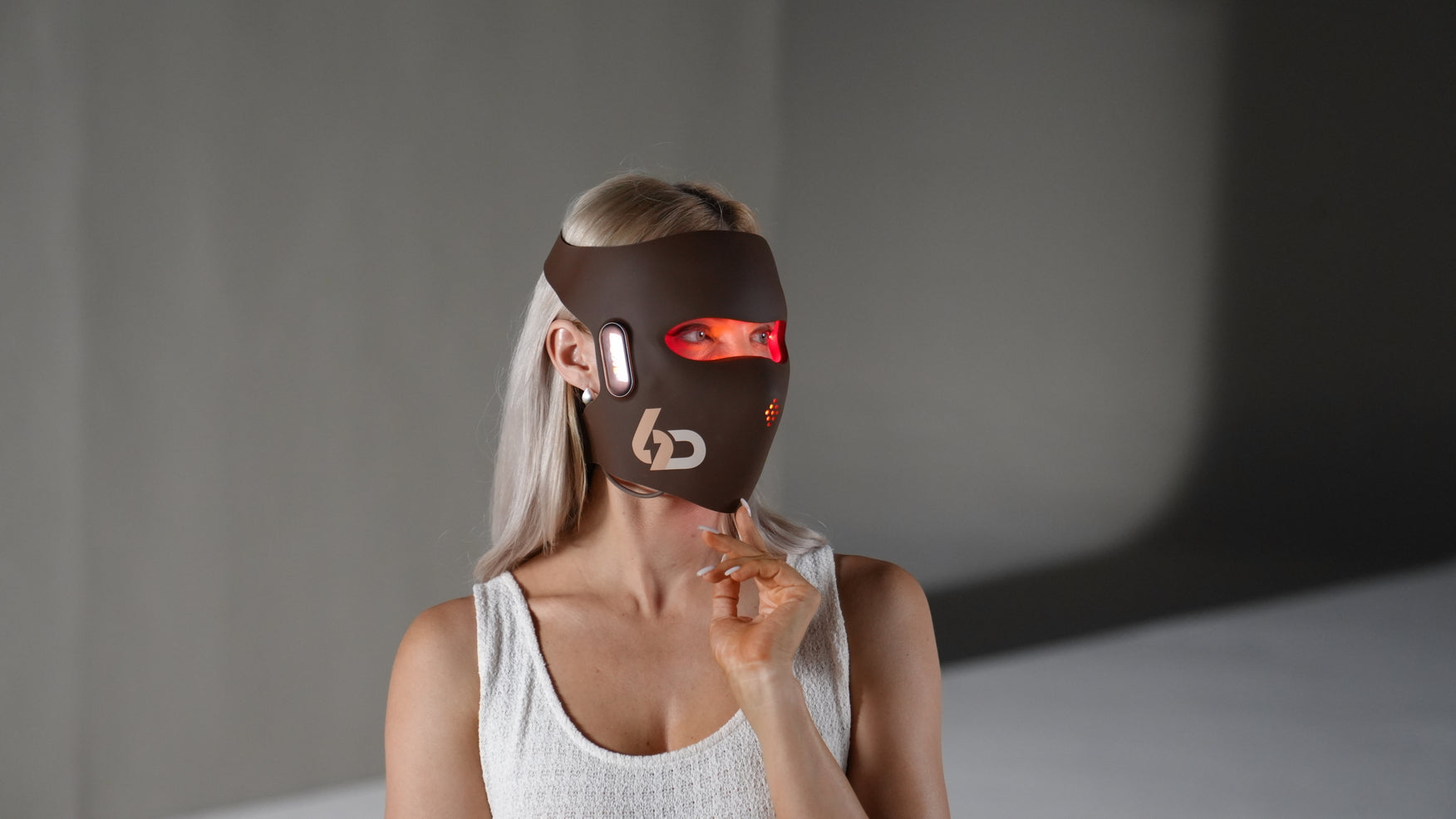 Can You Use an EMS Mask Before Facial Sagging Notice?