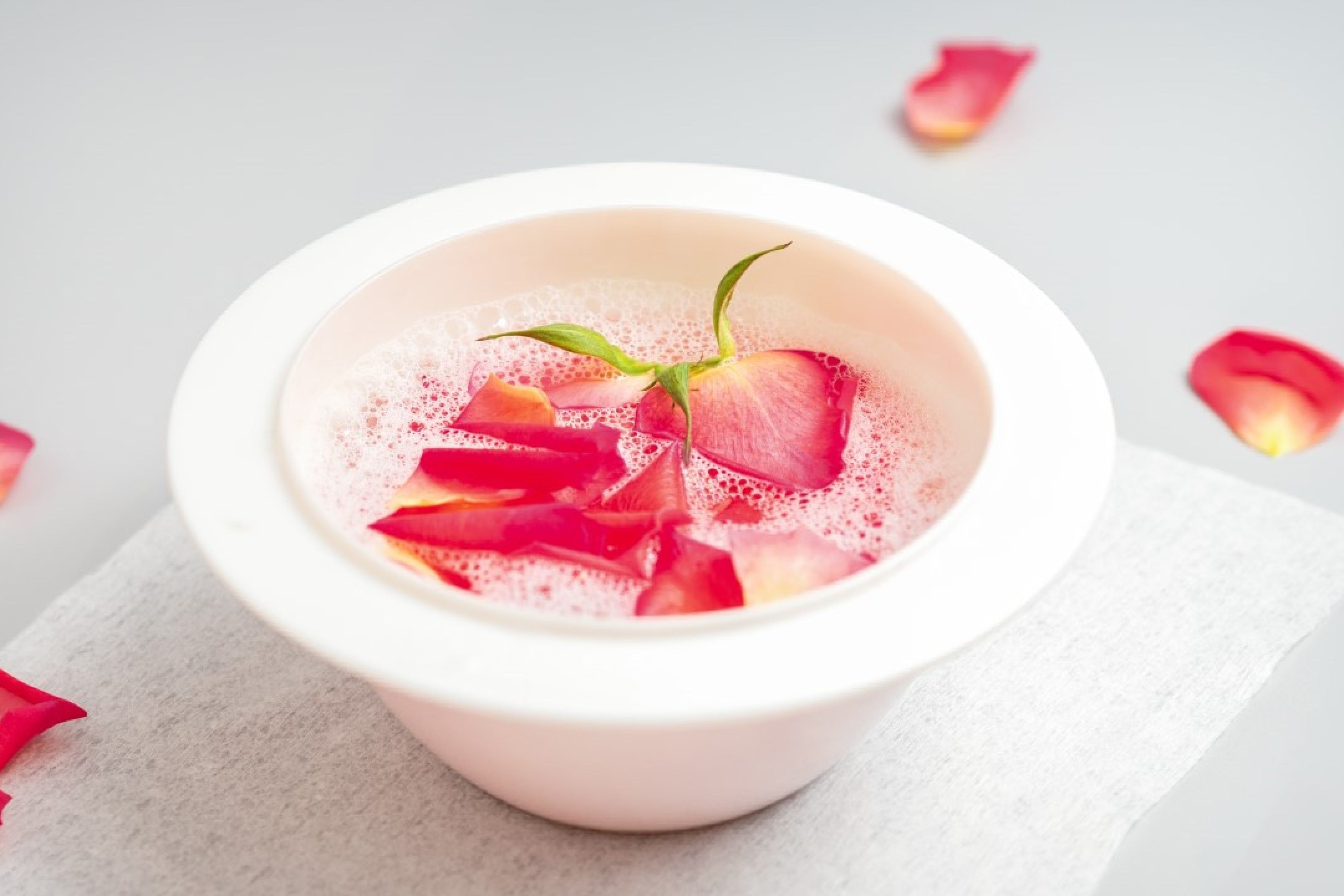 Rose petals in water, a preparation for alum and rose water for hair removal.